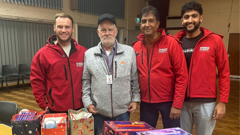 Luton community hero recognised this Christmas by Snappy Shopper and Nisa Local Marsh Farm